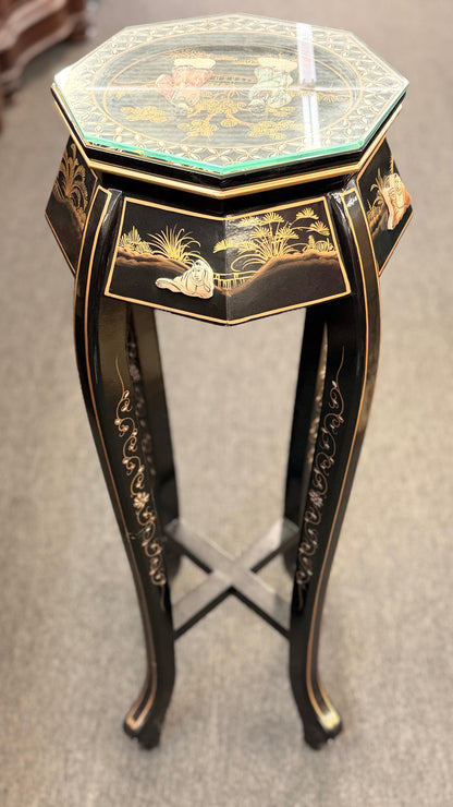 Traditional Chinoiserie black lacquer and gold plant stand pedestal with an octagonal top, intricate designs, and cabriole legs at 2nd Debut Houston consignment showroom
