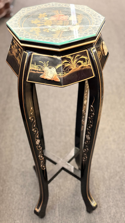 Traditional Chinoiserie black lacquer and gold plant stand pedestal with an octagonal top, intricate designs, and cabriole legs at 2nd Debut Houston consignment showroom