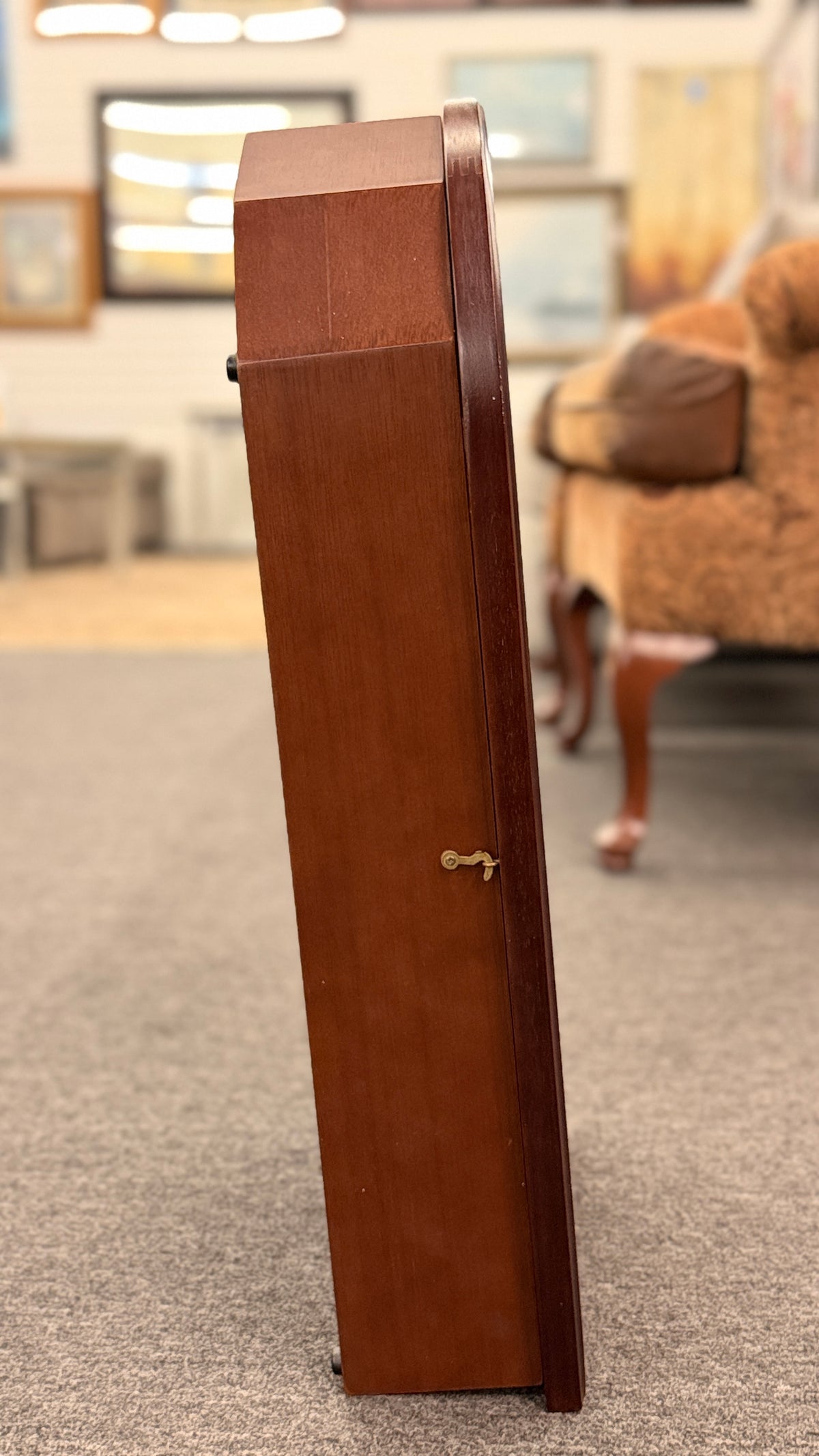 A traditional Waltham 31-day chime mantel clock in an arched cherry-finish wood case with a Roman numeral dial and brass pendulum in excellent condition.